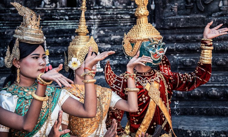 Traditional Khmer dancers perfoming in Angkor Wat, Cambodia